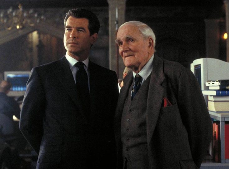 The World Is Not Enough - Pierce Brosnan and Desmond Llewellyn